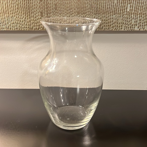 Set of 2 Clear Vases - Picture 7 of 9